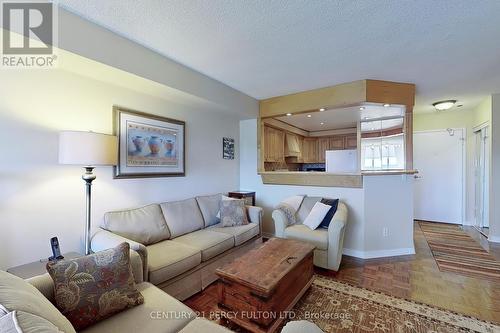 814 - 711 Rossland Road E, Whitby, ON - Indoor Photo Showing Living Room