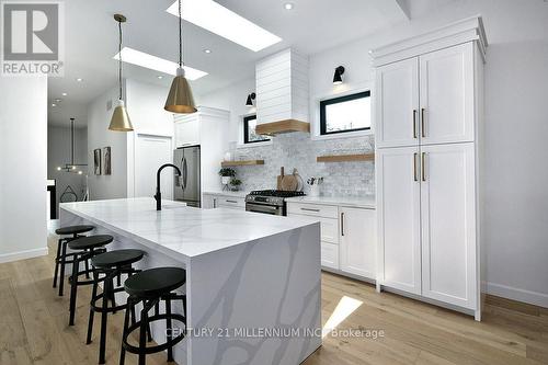 701 Sixth Street, Collingwood, ON - Indoor Photo Showing Kitchen With Upgraded Kitchen