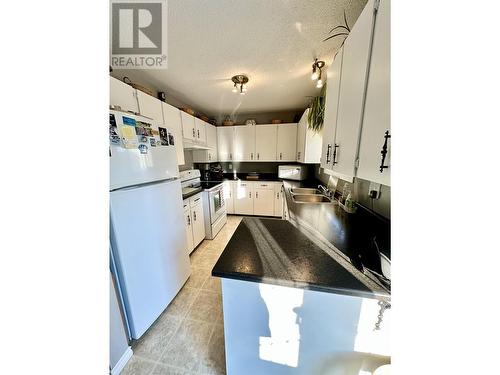 367 Boyd Street, Prince George, BC - Indoor Photo Showing Kitchen With Double Sink