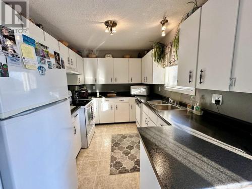 367 Boyd Street, Prince George, BC - Indoor Photo Showing Kitchen With Double Sink