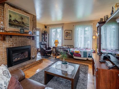 Salon - 4031 Rue Nazaire-Leclerc, Québec (Sainte-Foy/Sillery/Cap-Rouge), QC - Indoor Photo Showing Living Room With Fireplace