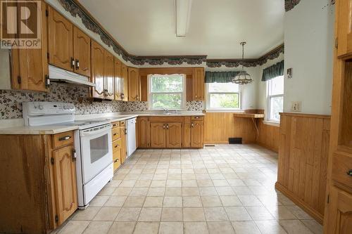 195 Maki Rd, Sault Ste. Marie, ON - Indoor Photo Showing Kitchen