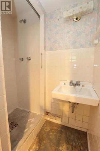 195 Maki Rd, Sault Ste. Marie, ON - Indoor Photo Showing Bathroom