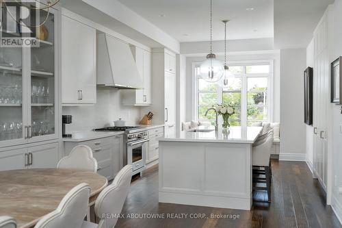 218 Dorval Drive, Oakville, ON - Indoor Photo Showing Kitchen With Upgraded Kitchen