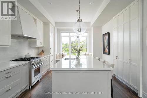 218 Dorval Drive, Oakville, ON - Indoor Photo Showing Kitchen With Upgraded Kitchen