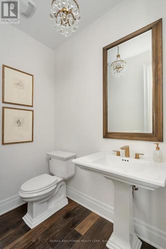 218 Dorval Drive, Oakville, ON - Indoor Photo Showing Bathroom