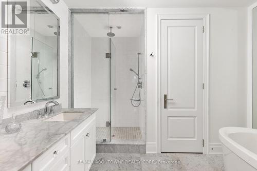 218 Dorval Drive, Oakville, ON - Indoor Photo Showing Bathroom