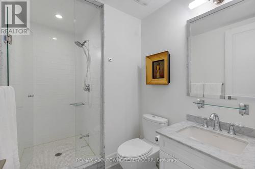 218 Dorval Drive, Oakville, ON - Indoor Photo Showing Bathroom