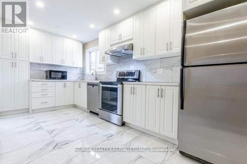 7 Grand Rapids Square, Brampton (Brampton North), ON - Indoor Photo Showing Kitchen