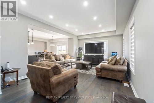 41 Success Way, Thorold, ON - Indoor Photo Showing Living Room