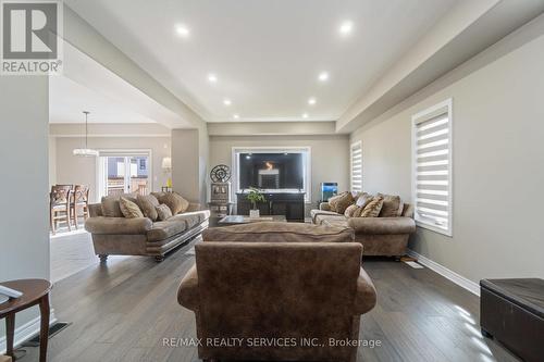 41 Success Way, Thorold, ON - Indoor Photo Showing Living Room