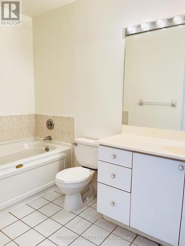 1502 - 28 Sommerset Way, Toronto (Willowdale East), ON - Indoor Photo Showing Bathroom