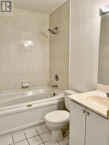 1502 - 28 Sommerset Way, Toronto (Willowdale East), ON - Indoor Photo Showing Bathroom