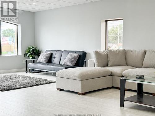 6124 Tecumseh Road East Unit# 20, Windsor, ON - Indoor Photo Showing Living Room