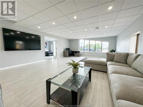 6124 Tecumseh Road East Unit# 20, Windsor, ON - Indoor Photo Showing Living Room