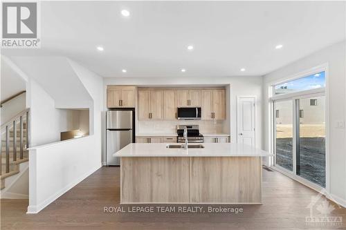 304 Establish Avenue, Ottawa, ON - Indoor Photo Showing Kitchen