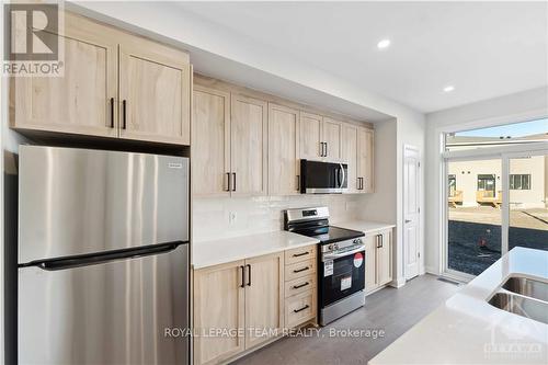 304 Establish Avenue, Ottawa, ON - Indoor Photo Showing Kitchen With Double Sink With Upgraded Kitchen