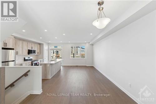 304 Establish Avenue, Ottawa, ON - Indoor Photo Showing Kitchen