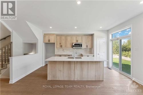 339 Establish Avenue, Ottawa, ON - Indoor Photo Showing Kitchen