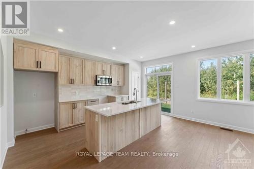 339 Establish Avenue, Ottawa, ON - Indoor Photo Showing Kitchen