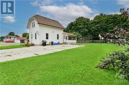 Large corner lot, almost 100' x 100' - 873 Raglan Street S, Renfrew, ON - Outdoor