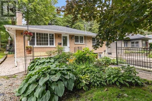 Front gardens - 130 Hartley Street, Brockville, ON - Outdoor