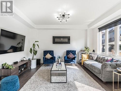 45 Kennedy Boulevard, New Tecumseth (Alliston), ON - Indoor Photo Showing Living Room