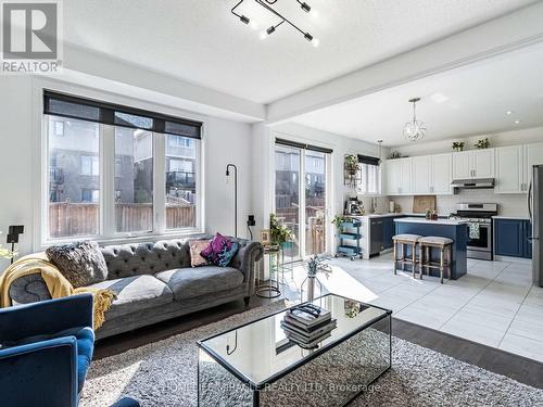 45 Kennedy Boulevard, New Tecumseth (Alliston), ON - Indoor Photo Showing Living Room