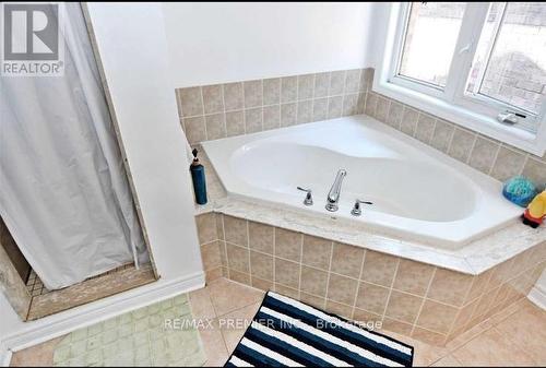 65 Robert Green Crescent, Vaughan (Patterson), ON - Indoor Photo Showing Bathroom