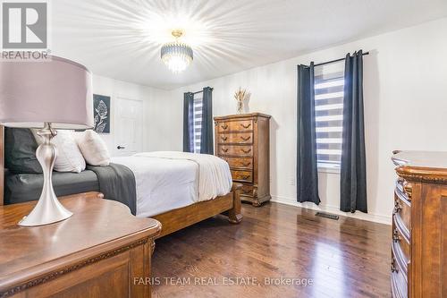 1386 Dallman Street, Innisfil (Lefroy), ON - Indoor Photo Showing Bedroom