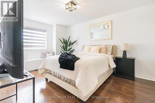 1386 Dallman Street, Innisfil (Lefroy), ON - Indoor Photo Showing Bedroom