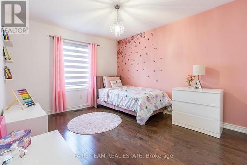 1386 Dallman Street, Innisfil (Lefroy), ON - Indoor Photo Showing Bedroom