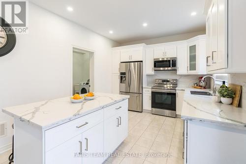 1386 Dallman Street, Innisfil, ON - Indoor Photo Showing Kitchen With Upgraded Kitchen