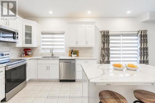 1386 Dallman Street, Innisfil (Lefroy), ON - Indoor Photo Showing Kitchen