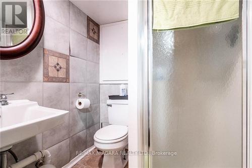 70 Margery Avenue, St. Catharines, ON - Indoor Photo Showing Bathroom