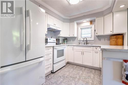 70 Margery Avenue, St. Catharines, ON - Indoor Photo Showing Kitchen