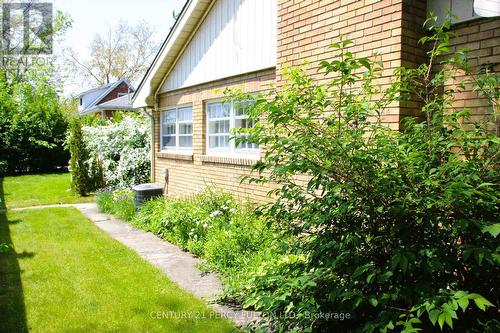 2 Woodland Acres, Belleville, ON - Outdoor