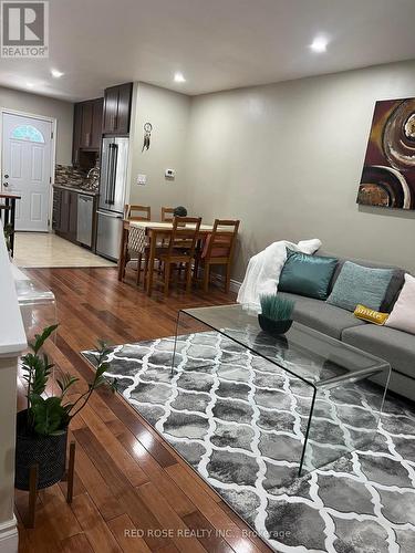 3316 Bathurst Street, Toronto (Englemount-Lawrence), ON - Indoor Photo Showing Living Room