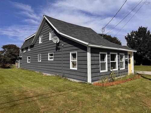 12 Church Street, Yarmouth, NS 