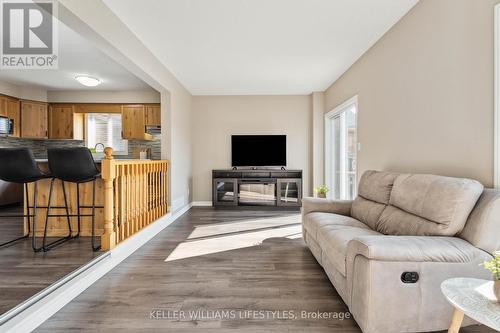 3246 Paulpeel Avenue, London, ON - Indoor Photo Showing Living Room