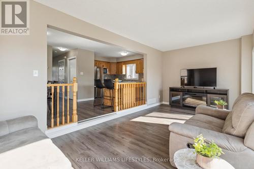 3246 Paulpeel Avenue, London, ON - Indoor Photo Showing Living Room