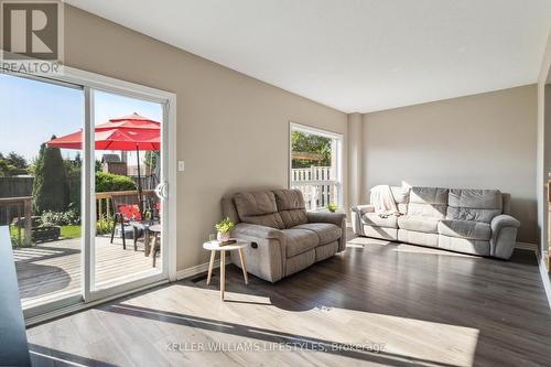 3246 Paulpeel Avenue, London, ON - Indoor Photo Showing Living Room