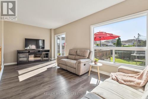 3246 Paulpeel Avenue, London, ON - Indoor Photo Showing Living Room