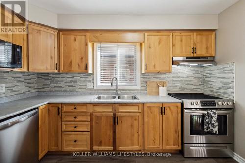 3246 Paulpeel Avenue, London, ON - Indoor Photo Showing Kitchen With Double Sink