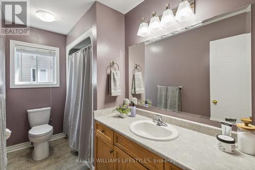 3246 Paulpeel Avenue, London, ON - Indoor Photo Showing Bathroom