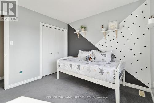 3246 Paulpeel Avenue, London, ON - Indoor Photo Showing Bedroom