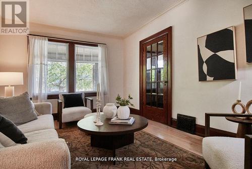 95 Agnes Street, Oshawa (O'Neill), ON - Indoor Photo Showing Living Room