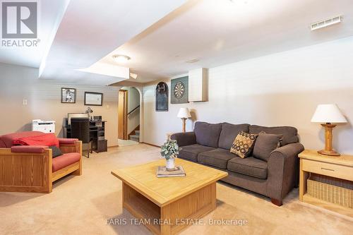 356 Grenville Avenue, Orillia, ON - Indoor Photo Showing Living Room