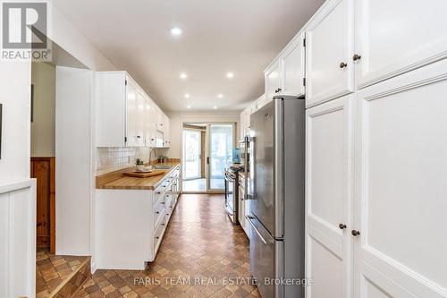 356 Grenville Avenue, Orillia, ON - Indoor Photo Showing Kitchen