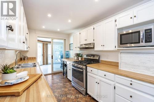 356 Grenville Avenue, Orillia, ON - Indoor Photo Showing Kitchen With Double Sink With Upgraded Kitchen